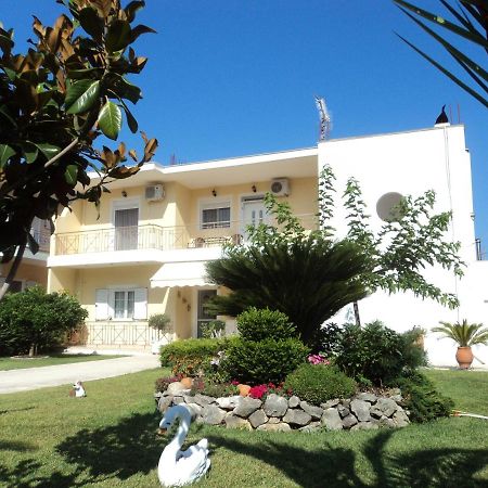 פלטאריה Alexandra' S Apartments מראה חיצוני תמונה