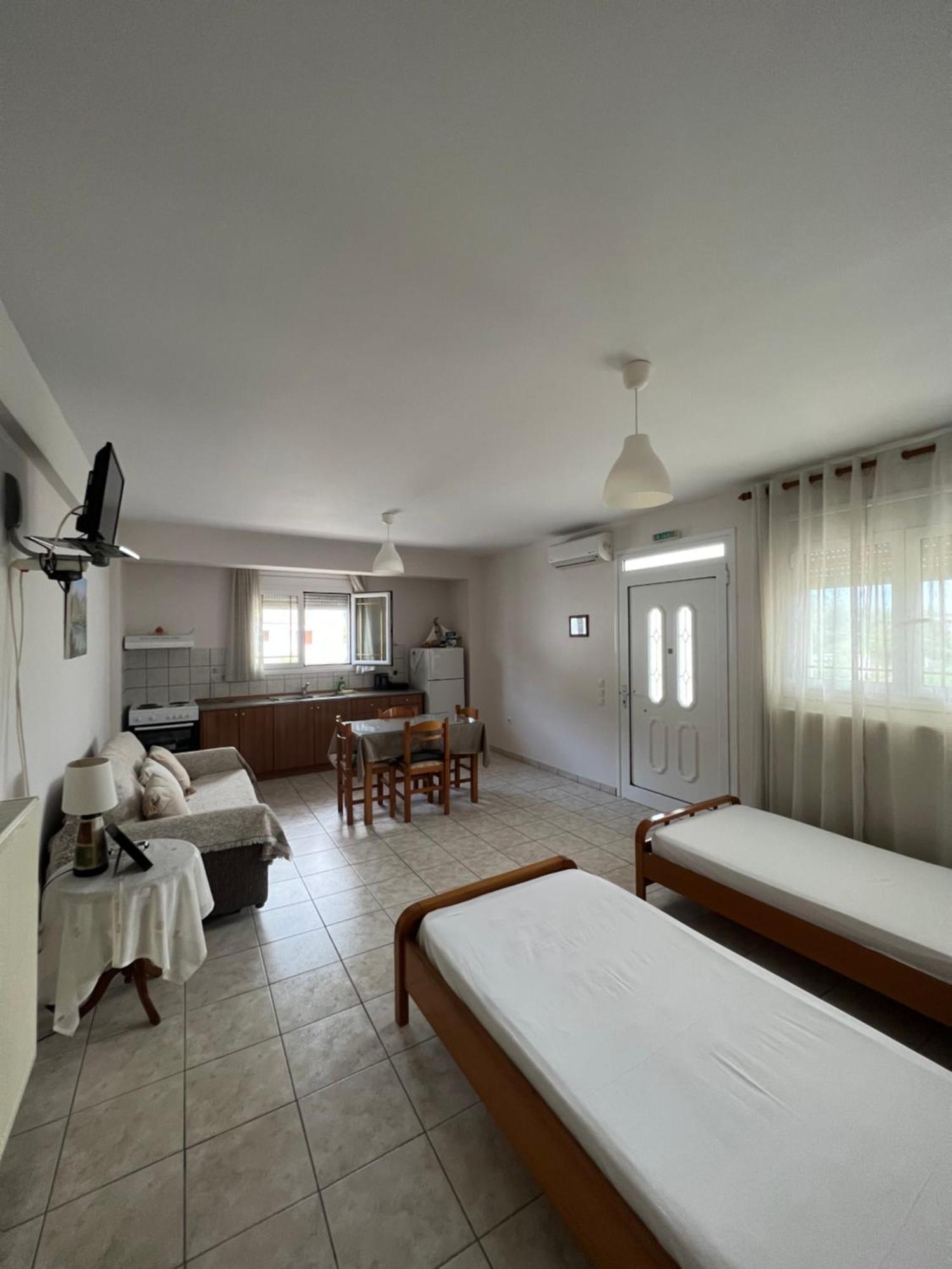 פלטאריה Alexandra' S Apartments מראה חיצוני תמונה