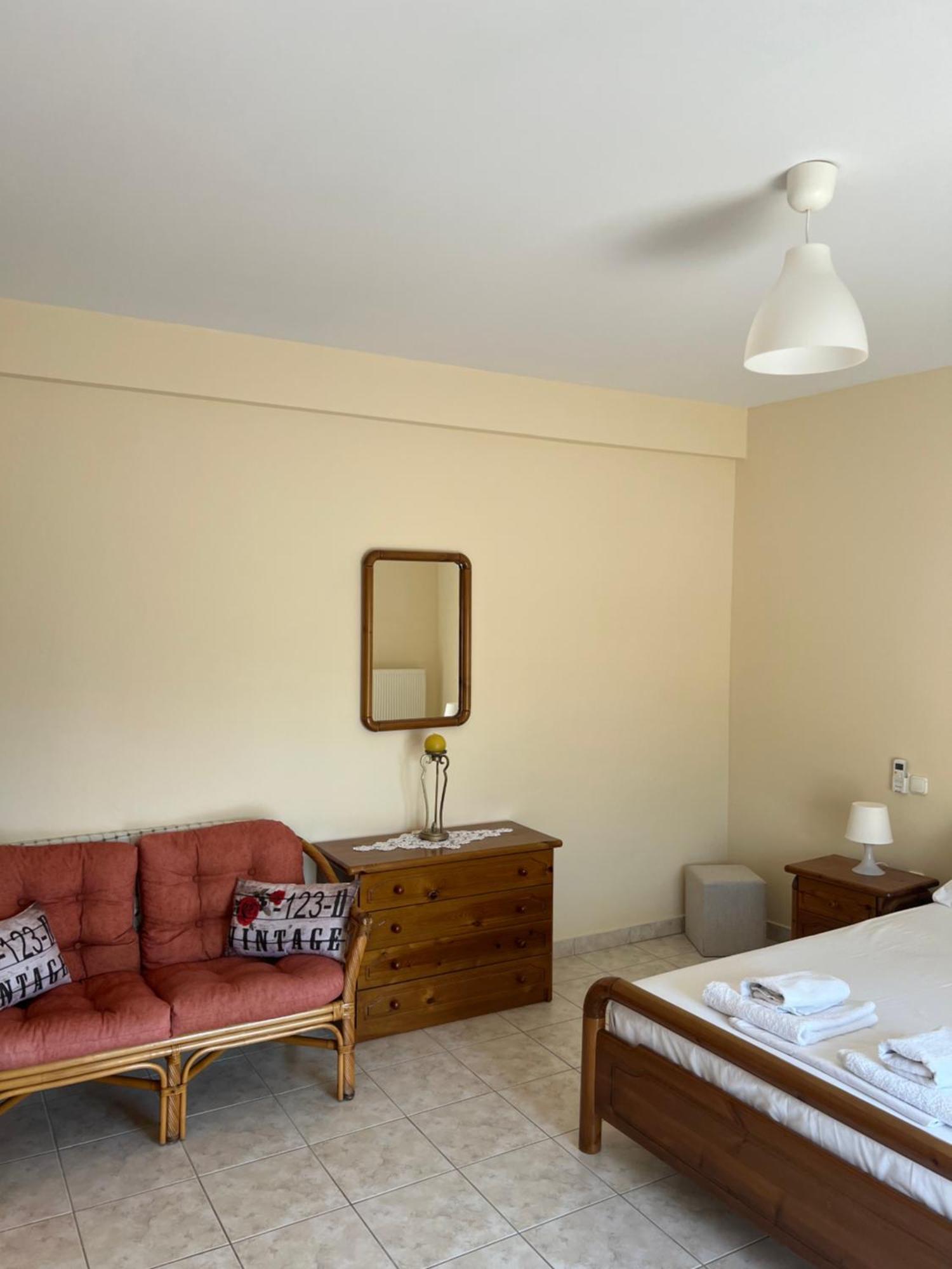 פלטאריה Alexandra' S Apartments מראה חיצוני תמונה