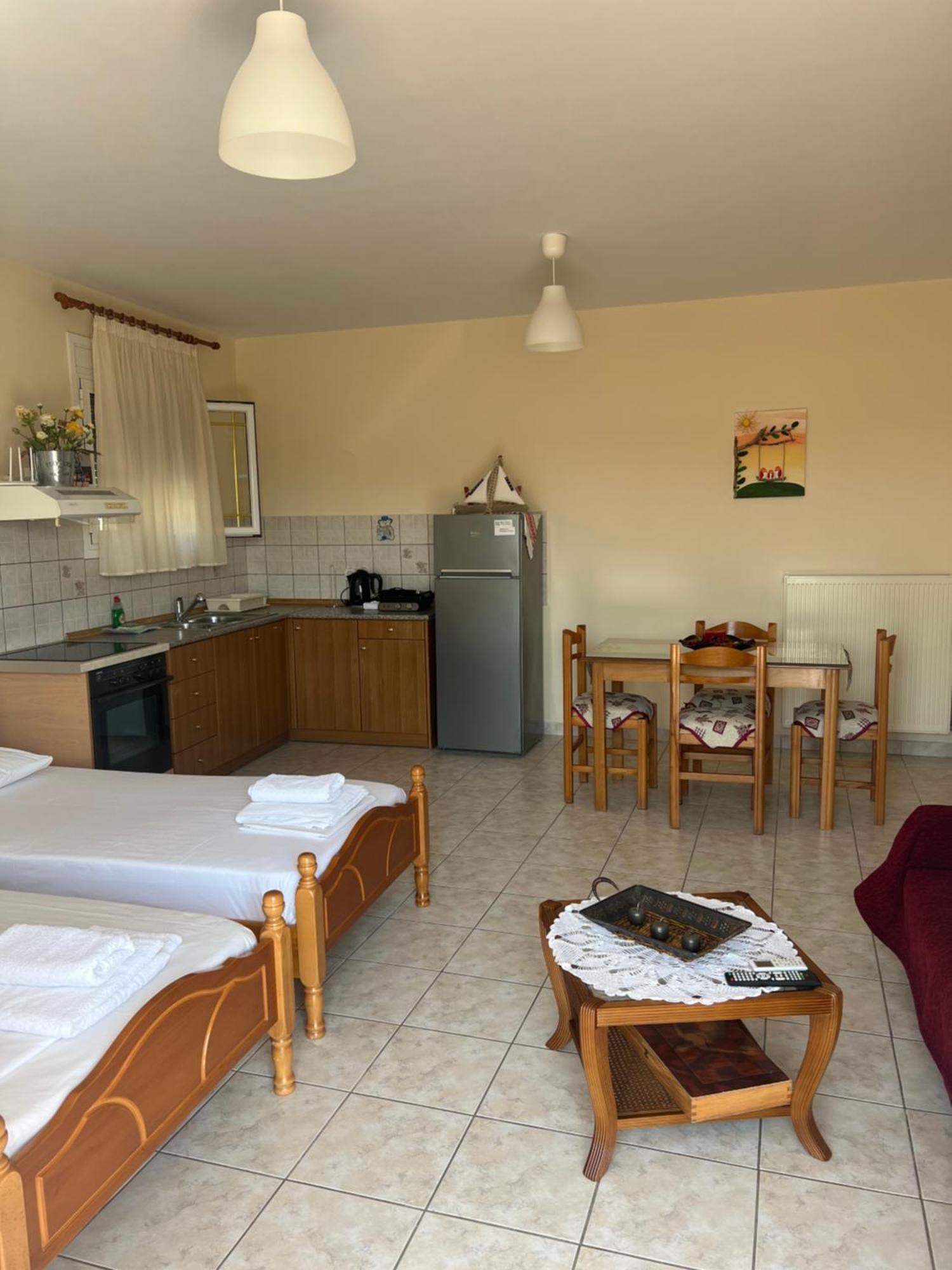 פלטאריה Alexandra' S Apartments מראה חיצוני תמונה